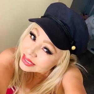 Meet your Posher, Eva